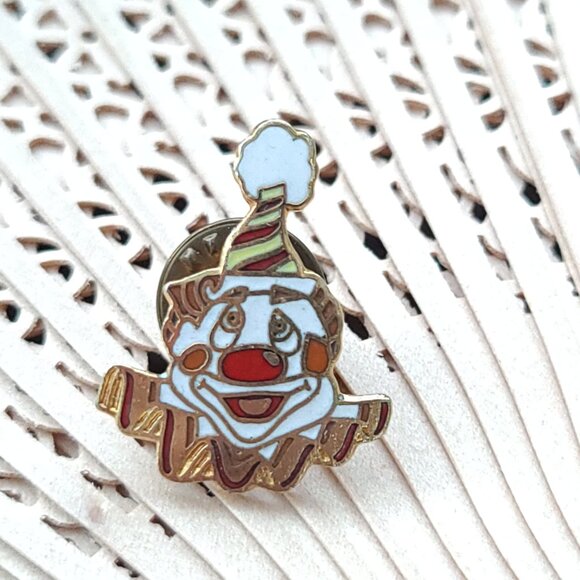 Clown Pin Super Cute - Picture 5 of 8